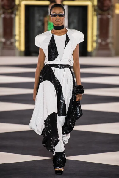 Look 15